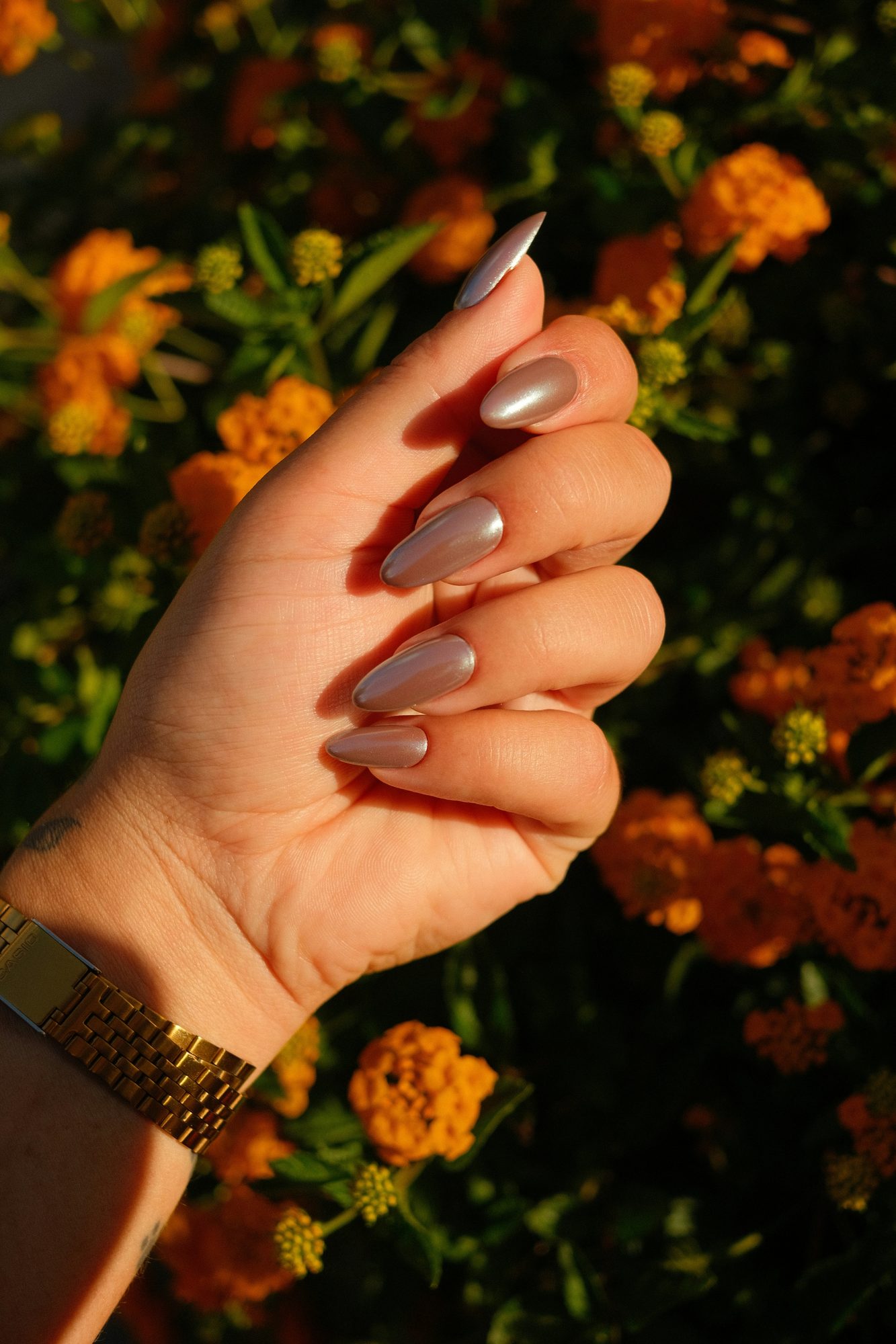Sleek chrome statement nail set
