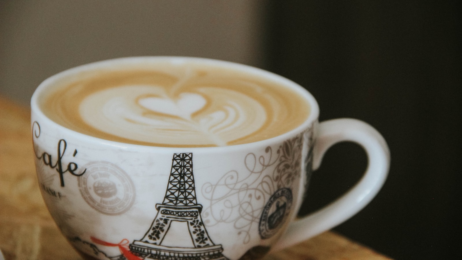 Flat white with latte art